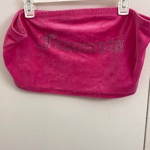 A tube top that says feminista